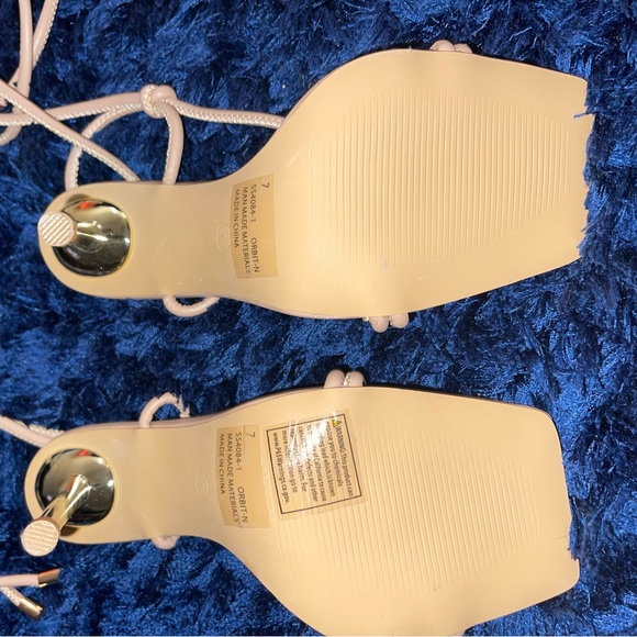 Never worn nude leather heeled sandals - Picture 5 of 7